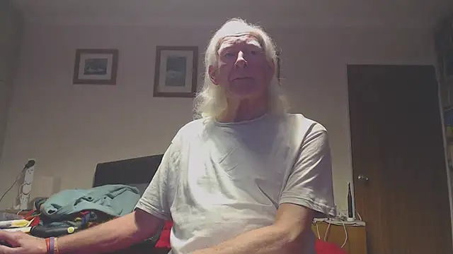 Snapshot of WaverlyKernow chatting on January 16, 2026, 8:18 am WaverlyKernow online show from January 16, 2026, 8:18 am