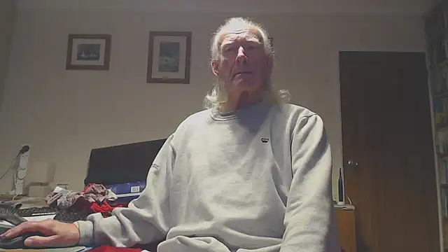 Snapshot of WaverlyKernow chatting on January 19, 2026, 2:10 pm WaverlyKernow online show from January 19, 2026, 2:10 pm