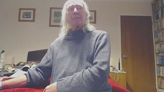 Snapshot of WaverlyKernow chatting on February 1, 2026, 9:08 am WaverlyKernow online show from February 1, 2026, 9:08 am