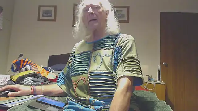 Snapshot of WaverlyKernow chatting on February 12, 2026, 4:35 pm WaverlyKernow online show from February 12, 2026, 4:35 pm