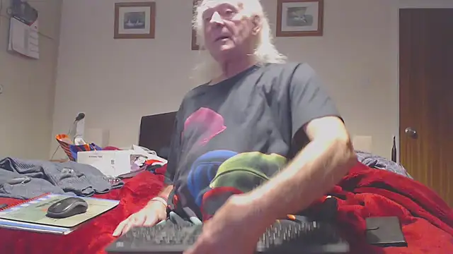 Snapshot of WaverlyKernow chatting on February 16, 2026, 8:21 am WaverlyKernow online show from February 16, 2026, 8:21 am