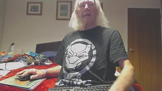 Snapshot of WaverlyKernow chatting on February 18, 2026, 9:05 am WaverlyKernow online show from February 18, 2026, 9:05 am