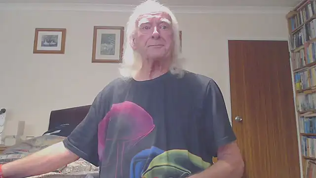 Snapshot of WaverlyKernow chatting on February 28, 2026, 1:34 pm WaverlyKernow online show from February 28, 2026, 1:34 pm