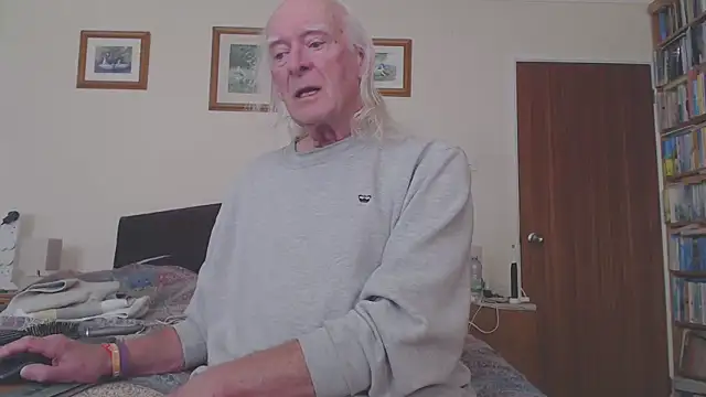 Snapshot of WaverlyKernow chatting on March 9, 2026, 1:04 pm WaverlyKernow online show from March 9, 2026, 1:04 pm