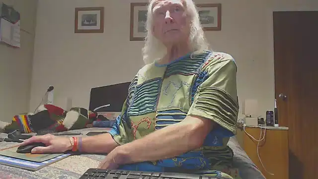 Snapshot of WaverlyKernow chatting on March 15, 2026, 3:40 pm WaverlyKernow online show from March 15, 2026, 3:40 pm