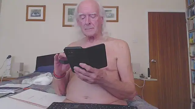 Snapshot of WaverlyKernow chatting on March 21, 2026, 3:59 pm WaverlyKernow online show from March 21, 2026, 3:59 pm