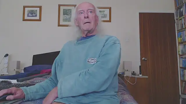 Snapshot of WaverlyKernow chatting on March 25, 2026, 3:29 pm WaverlyKernow online show from March 25, 2026, 3:29 pm