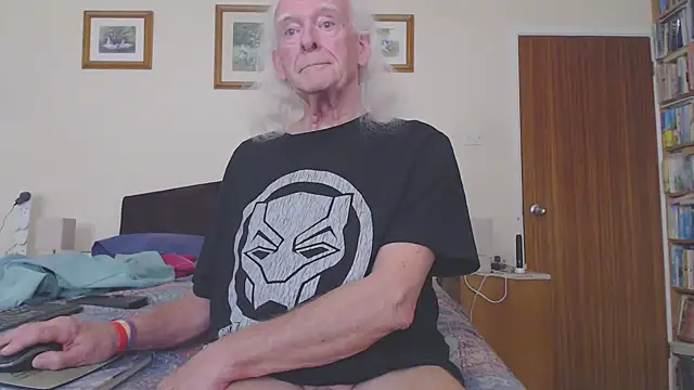 Snapshot of WaverlyKernow chatting on March 26, 2026, 2:11 pm WaverlyKernow online show from March 26, 2026, 2:11 pm