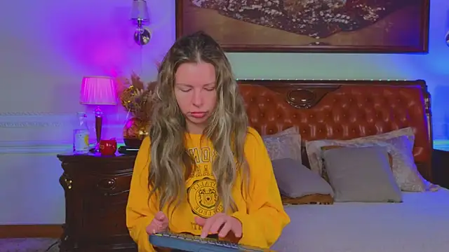 Real Tini online show from November 25, 2025, 6:35 am