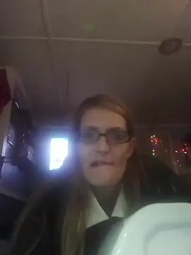 Snapshot of beelzebubblesxo chatting on October 31, 2025, 6:47 am beelzebubblesxo online show from October 31, 2025, 6:47 am