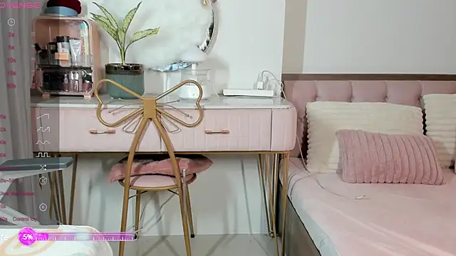  Joliie  online show from January 31, 2025, 1:45 pm