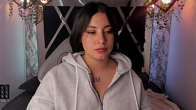 Lia 14  online show from December 31, 2024, 3:20 pm