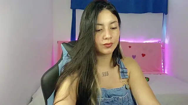 Lia 14  online show from February 23, 2025, 7:49 pm