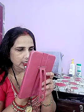 Snapshot of reemacouple007 chatting on May 8, 2026, 7:25 am reemacouple007 online show from May 8, 2026, 7:25 am
