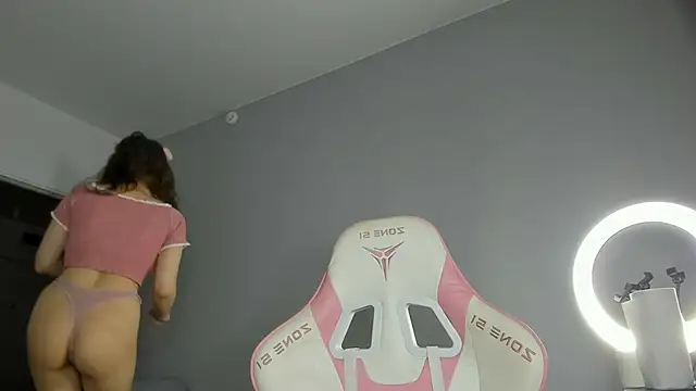 dolly ll online show from February 13, 2025, 1:26 pm