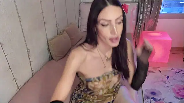 AlicianeFrancaise online show from November 16, 2025, 12:11 pm