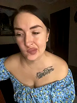 Roxana Bell online show from October 6, 2025, 3:42 pm