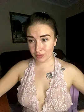 Roxana Bell online show from November 12, 2025, 8:08 pm