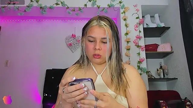 little tifanny82 online show from December 9, 2024, 2:17 pm