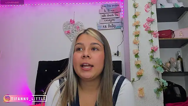 little tifanny82 online show from December 17, 2024, 10:22 pm