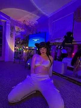 urpuppymoon online show from February 13, 2026, 1:01 am