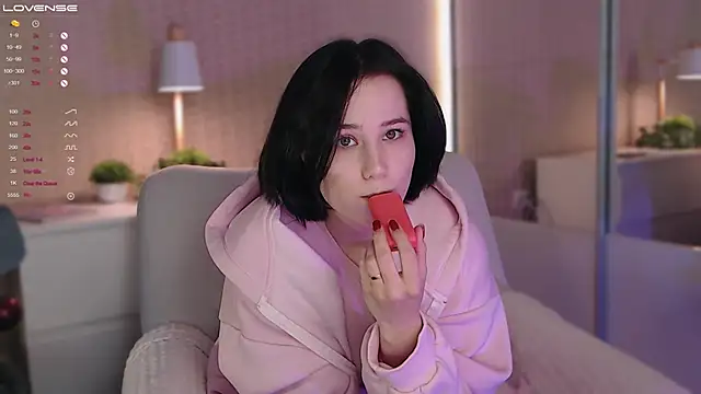 LissaLarsson  online show from January 4, 2025, 11:11 am