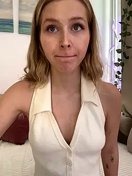 LunaRase online show from October 7, 2025, 9:28 am