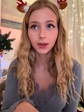 LunaRase online show from December 21, 2025, 10:44 am