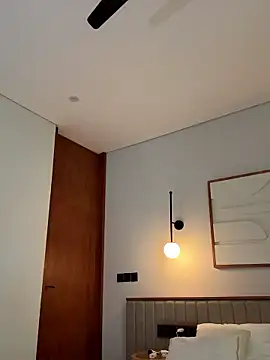 LunaRase online show from January 10, 2026, 7:43 am