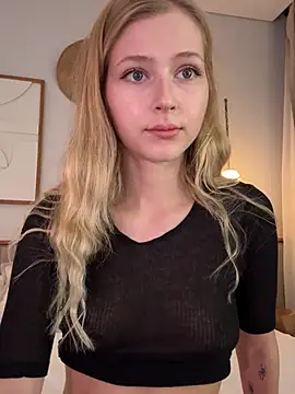 LunaRase online show from January 11, 2026, 2:49 am