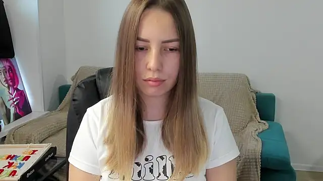 Mia shy1 online show from December 15, 2025, 6:39 am