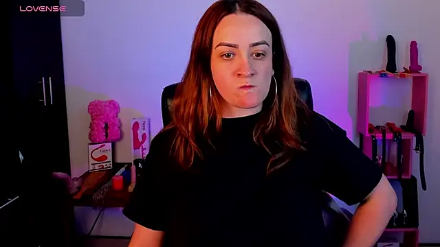 sara goodgirl13 online show from February 15, 2025, 5:07 pm