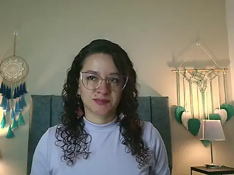 Snapshot of ArtesanaMK chatting on May 10, 2026, 11:15 am ArtesanaMK online show from May 10, 2026, 11:15 am