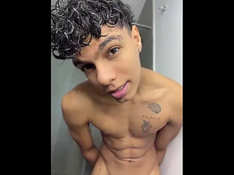 Snapshot of james_dreams_ chatting on May 15, 2026, 10:50 pm james dreams online show from May 15, 2026, 10:50 pm