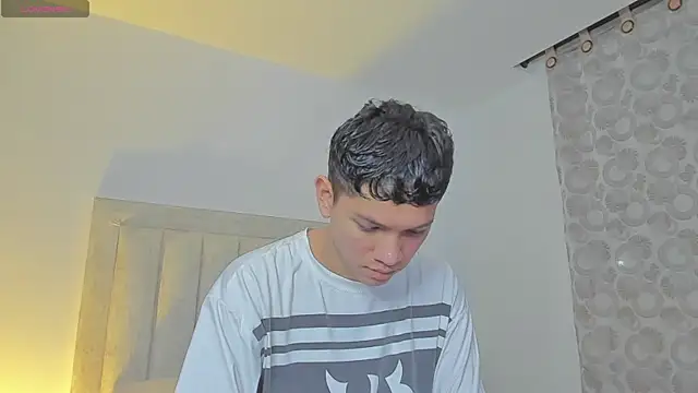 JulianRose 1 online show from March 9, 2025, 10:52 am