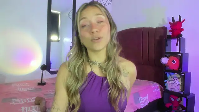 alisson zafiro  online show from December 18, 2024, 3:22 pm