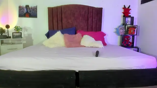 alisson zafiro  online show from January 13, 2025, 12:02 pm