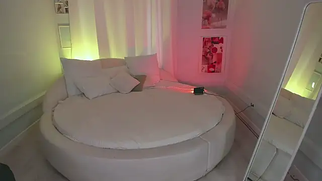 Lil Amelie online show from May 1, 2026, 9:58 am
