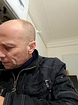 wedge75 online show from December 23, 2025, 9:18 am