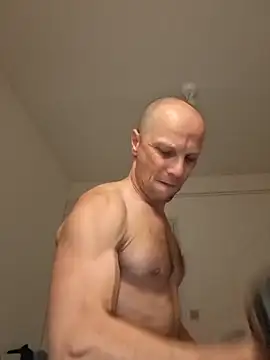 wedge75 online show from April 12, 2026, 5:07 pm