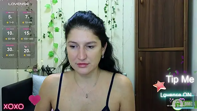 Alianna Solo Kisses online show from November 10, 2025, 12:59 pm