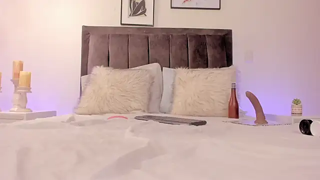 helen mooree online show from February 5, 2025, 4:25 pm