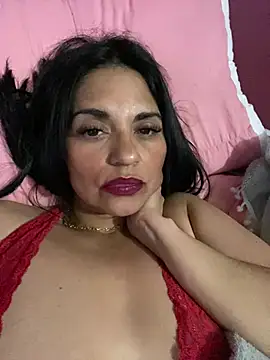 paolagomez  online show from February 28, 2025, 8:31 am