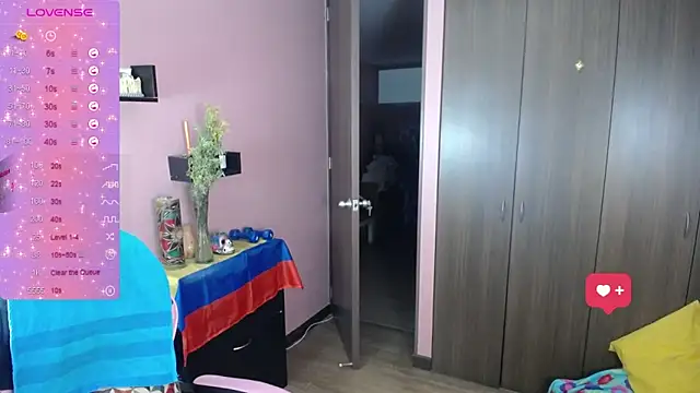 paolagomez  online show from September 30, 2025, 10:04 pm