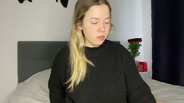 Embersweetbunny online show from February 7, 2025, 8:44 am