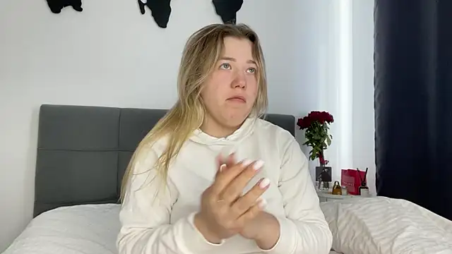 Embersweetbunny online show from February 16, 2025, 11:49 am