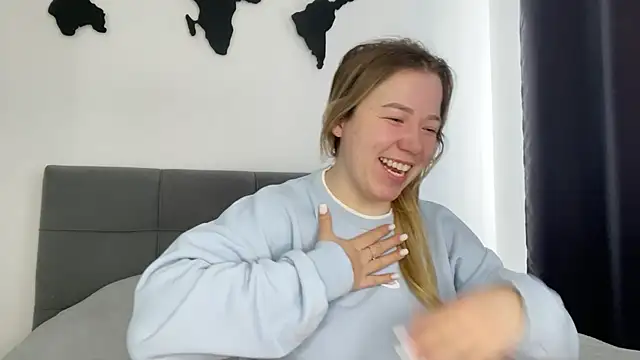 Embersweetbunny online show from February 20, 2025, 8:17 am