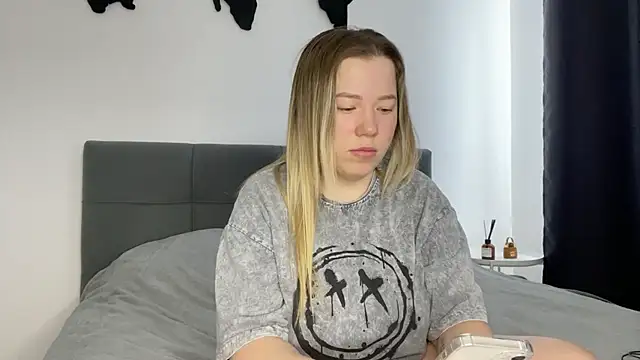 Embersweetbunny online show from February 22, 2025, 8:40 am