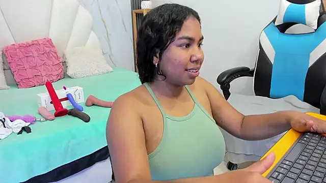 Lizzie Williams  online show from November 6, 2025, 3:07 am