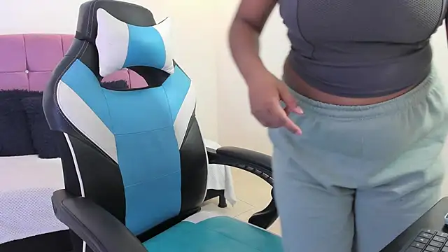 Lizzie Williams  online show from March 31, 2026, 3:30 am